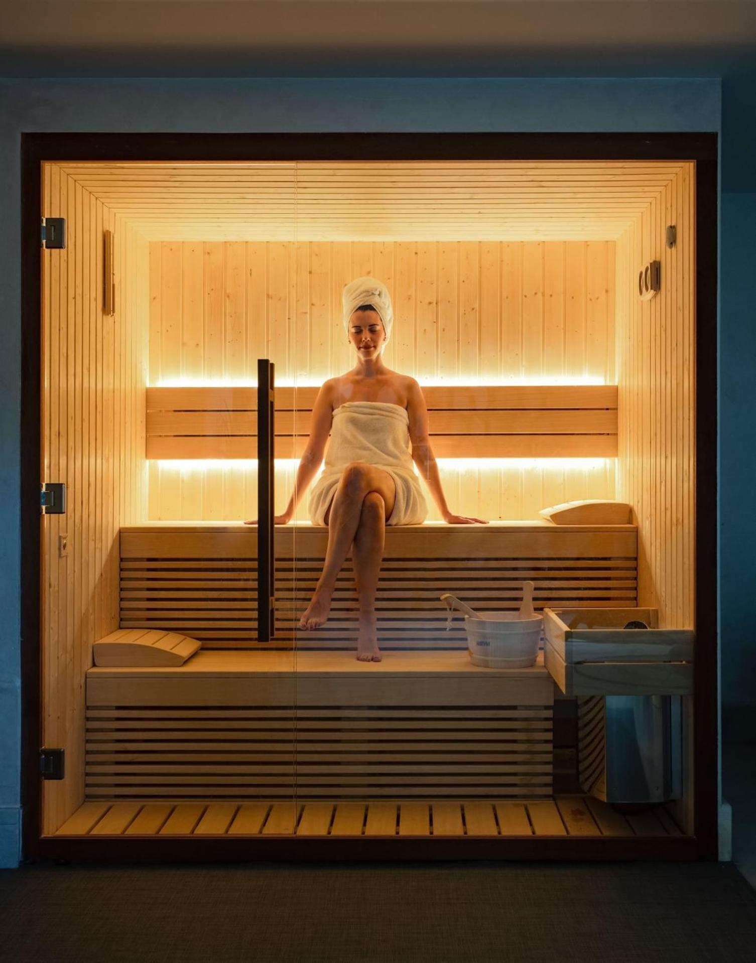 Готель Mitsis Selection Alila Фаліракі Екстер'єр фото A woman in a sauna